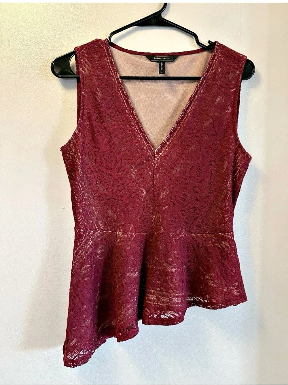 BCBGMAXAZRIA Floral Lace Peplum Top in Burgundy Size Small Like New